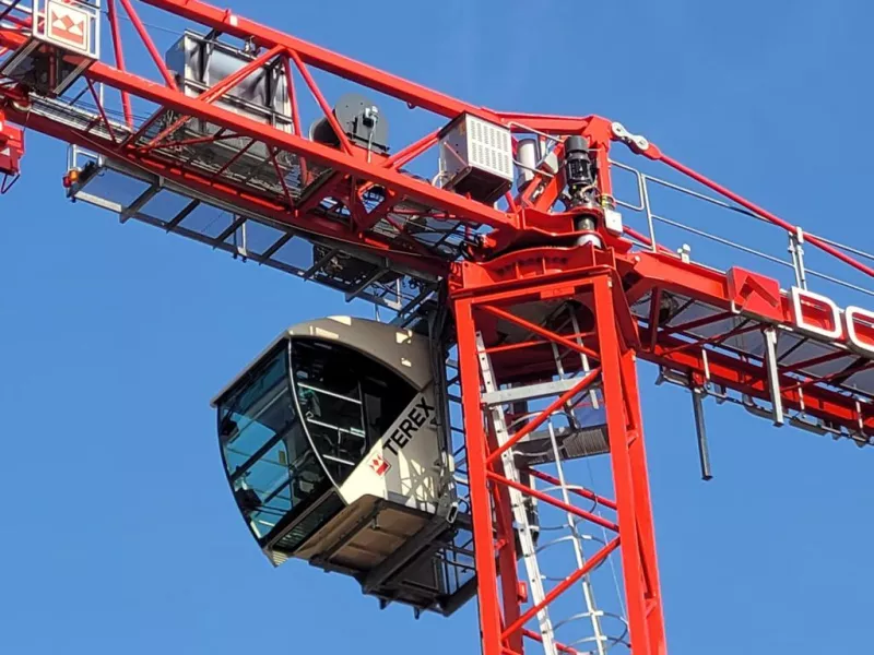 Montaż żurawia Terex CTT 132 ul. Kazimierza Wielkiego dla DOMESTA Sp. z o.o.